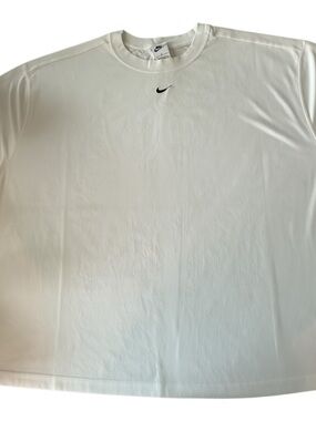 ⚽️ Nike White Short-Sleeve Crew Shirt with Black Swoosh